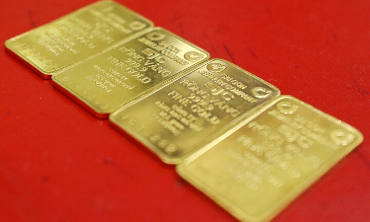 Giá vàng thế giới bốc hơi hơn 200 USD/ounce, trong nước mất mốc 170 triệu/lượng