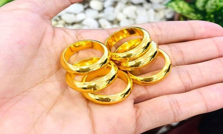 Tôi mua được 5 chỉ vàng bằng tiền làm thêm xuyên Tết 3 năm