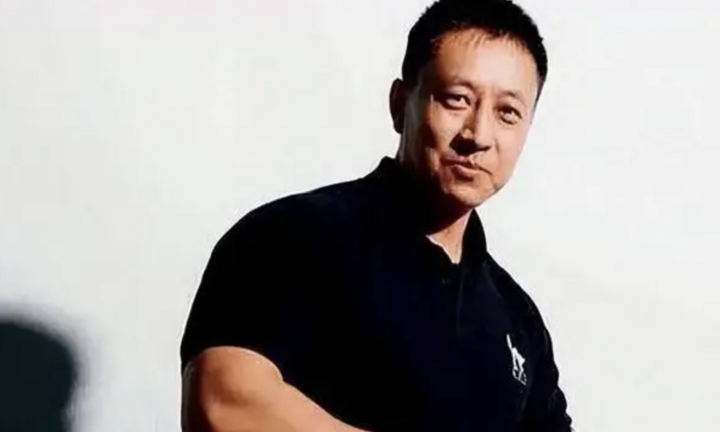 Cao thủ Trung Quốc làm vệ sĩ của tỷ phú, dùng đũa xuyên thủng tấm thép