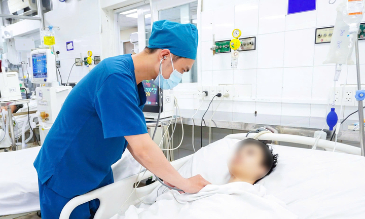 Nam sinh nguy kịch do biến chứng hiếm gặp của sốt xuất huyết