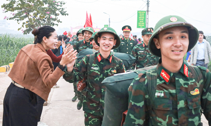 Ấm áp 'Tết Quân Dân' trên xã đảo Minh Châu