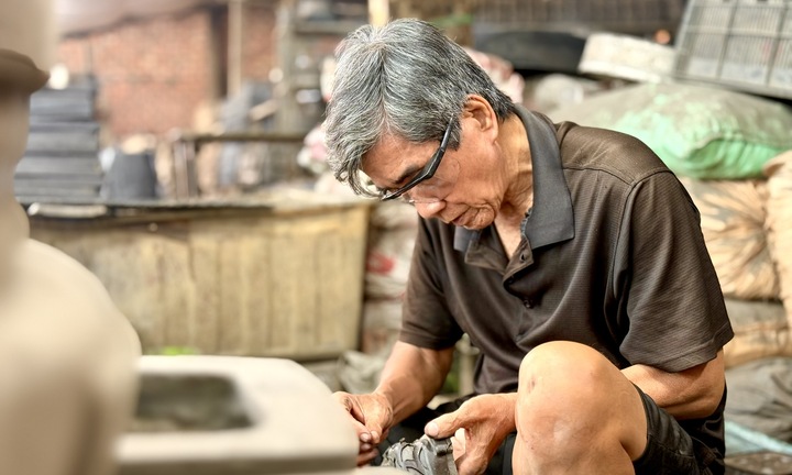 Theo nhịp búa, nghe Tết về trong làng lư đồng giữa lòng TP.HCM