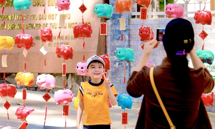 'Đường heo đất' TP.HCM gây sốt dịp cận Tết