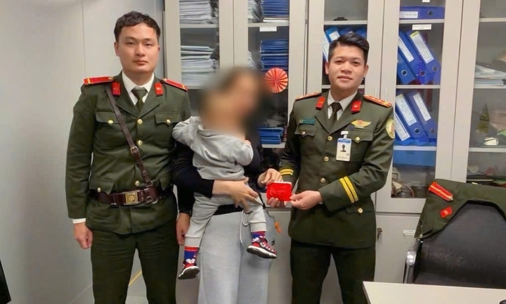 Trả nhiều trang sức bằng vàng thất lạc ở sân bay Huế cho nữ hành khách