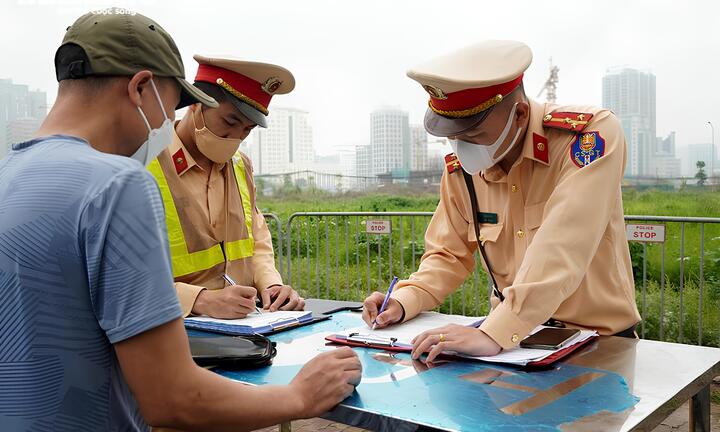 Không mang giấy phép lái xe bản gốc có bị phạt?