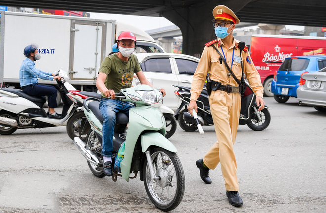 Sử dụng giấy tờ xe không chính chủ bị phạt thế nào khi vi phạm giao thông?