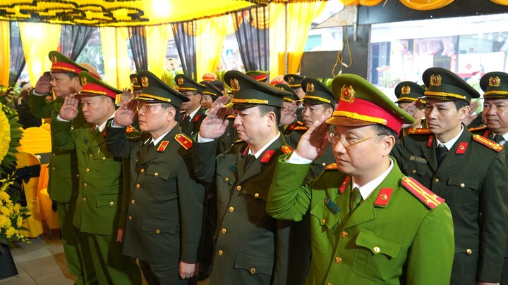 Công an tỉnh Thái Nguyên viếng Trung tá Lao Hoàng Hải hy sinh khi làm nhiệm vụ