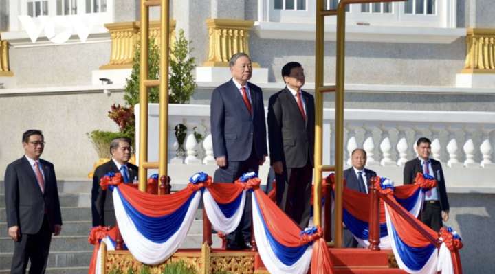 Tổng Bí thư, Chủ tịch nước Lào chủ trì lễ đón trọng thể Tổng Bí thư Tô Lâm