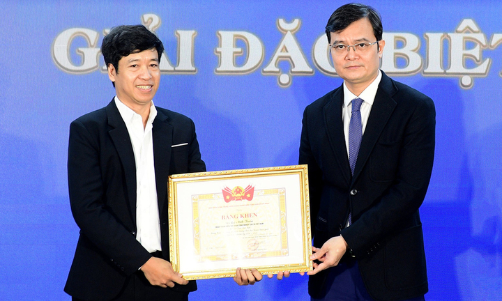 Trao giải cuộc thi sáng tác biểu trưng Đại hội Đoàn toàn quốc lần thứ XIII