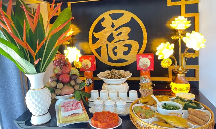 Cách đặt 3 hũ muối gạo nước trên bàn thờ