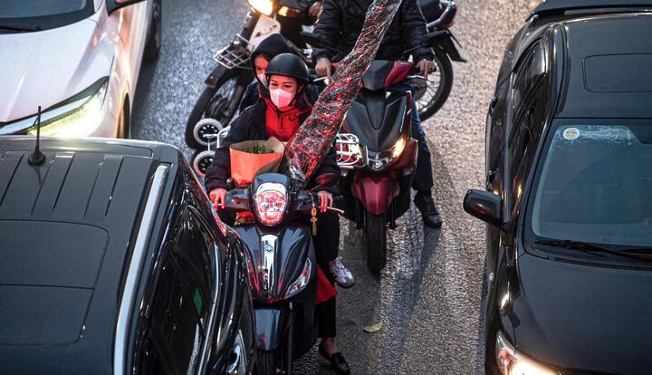 Người Hà Nội nên chờ sát Tết mới mua sắm, vội lao ra đường làm gì cho tắc?