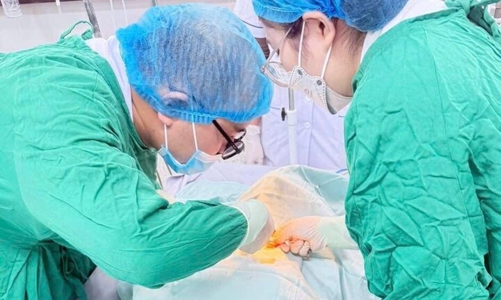 10 phút thần tốc giành sự sống cho cụ ông bị ngừng tuần hoàn