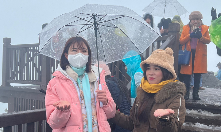 Không khí lạnh tăng cường liên tiếp, miền Bắc giảm 8-10°C, khả năng có mưa tuyết