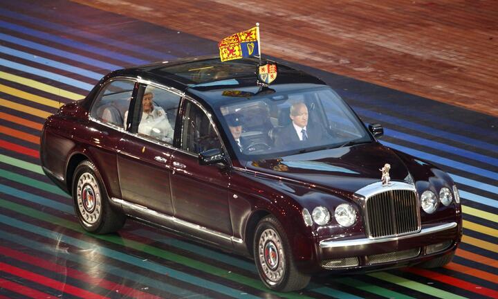 Cận cảnh chiếc xe đắt thứ hai thế giới của Nữ hoàng Elizabeth II