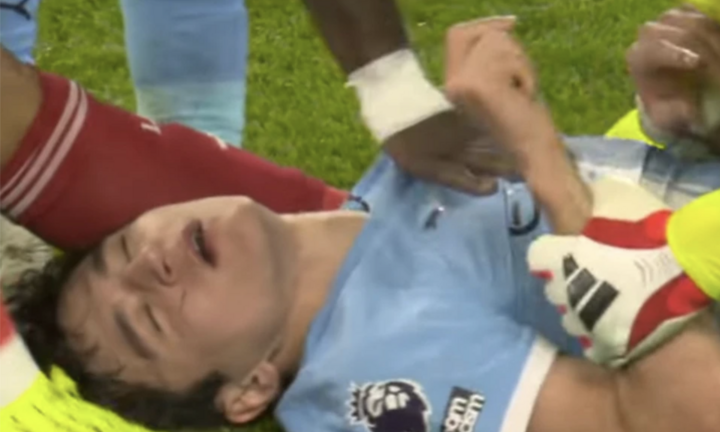 Sao Man City chấn thương ghê rợn, nguy cơ chấn động não