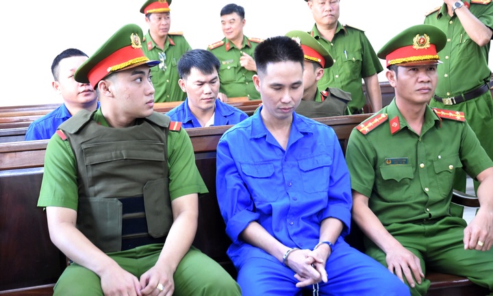 Bị cáo sát hại 3 người ở Đồng Nai khai từng sống xa hoa, mua súng để gây án