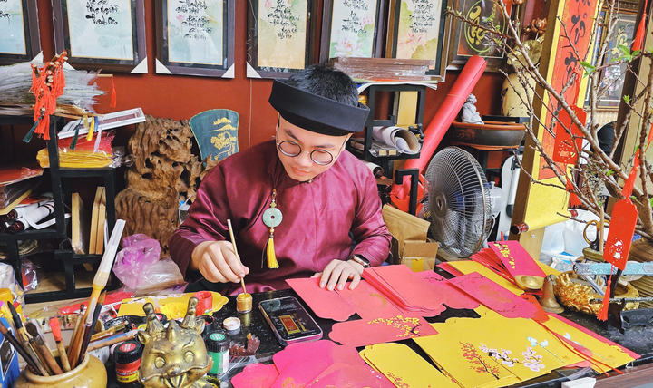 Những ông đồ trẻ lặng lẽ giữ hồn Tết