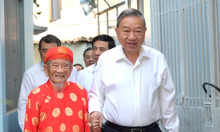 Tổng Bí thư Tô Lâm thăm, chúc Tết nhà nghiên cứu Nguyễn Đình Tư
