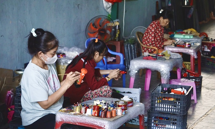 Làng sơn mài TP.HCM những ngày Tết chạm ngõ