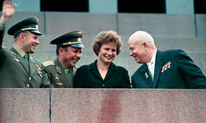 Từ cô công nhân dệt đến nữ phi hành gia đầu tiên bay vào vũ trụ