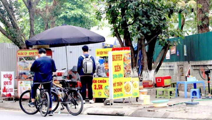 Bán thức ăn đường phố bẩn có thể bị phạt đến 3 triệu đồng