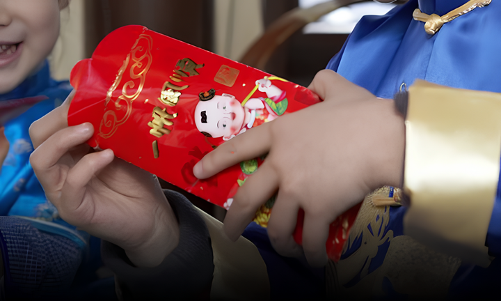 Tôi chỉ cho con trai 14 tuổi giữ 500 nghìn đồng tiền lì xì, nhiều quá sẽ hư