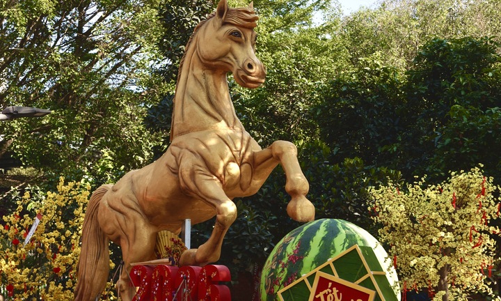 Nghệ nhân từng lập kỷ lục Việt Nam với 'rồng lu' tiếp tục ra mắt linh vật ngựa