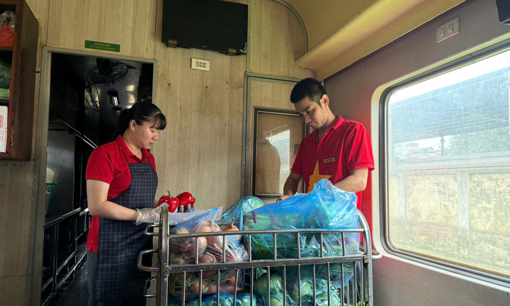 Những người làm việc xuyên Tết Bính Ngọ 2026