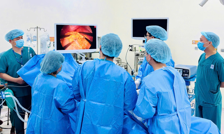 Nội soi cắt toàn bộ dạ dày, cứu sống bệnh nhân ung thư