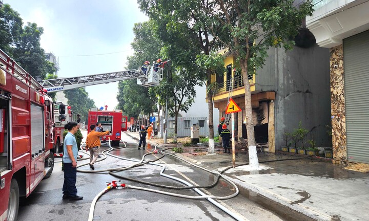 Cửa hàng kinh doanh đồ nhựa ở Bắc Ninh bốc cháy ngày cuối năm