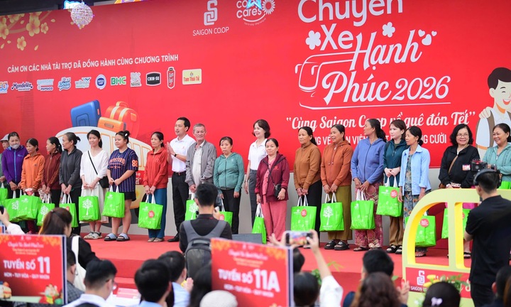 Saigon Co.op khởi hành 'Chuyến xe hạnh phúc' đưa 900 người lao động về Tết