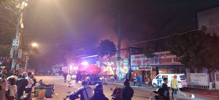 Cháy quán bia hơi lúc rạng sáng ngày cuối năm, nam thiếu niên tử vong