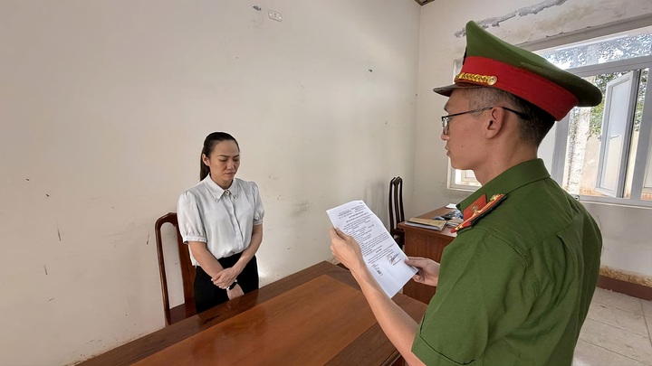 Uống 8 lon bia vẫn lái ô tô, nữ tài xế tông Chủ tịch xã tử vong lĩnh 3 năm tù