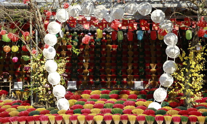 'Mùi Tết' ở làng nghề 700 tuổi hút khách du lịch bậc nhất Cố đô Huế