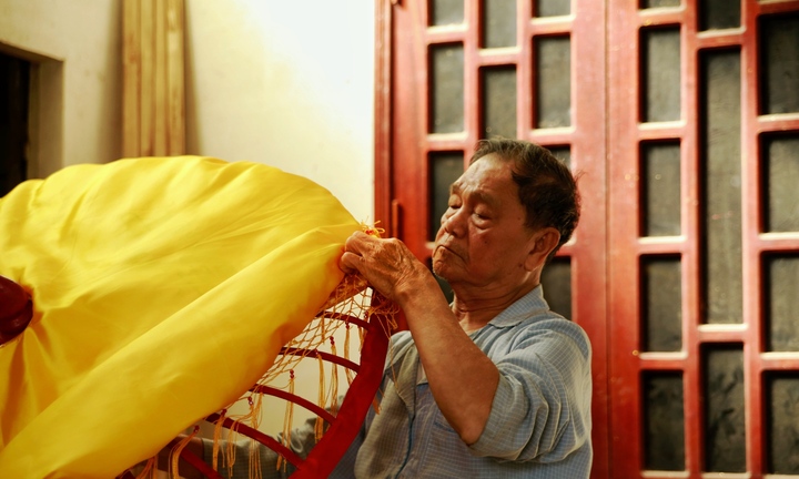 Gặp nghệ nhân cuối cùng còn giữ nghề làm lọng cung đình Huế