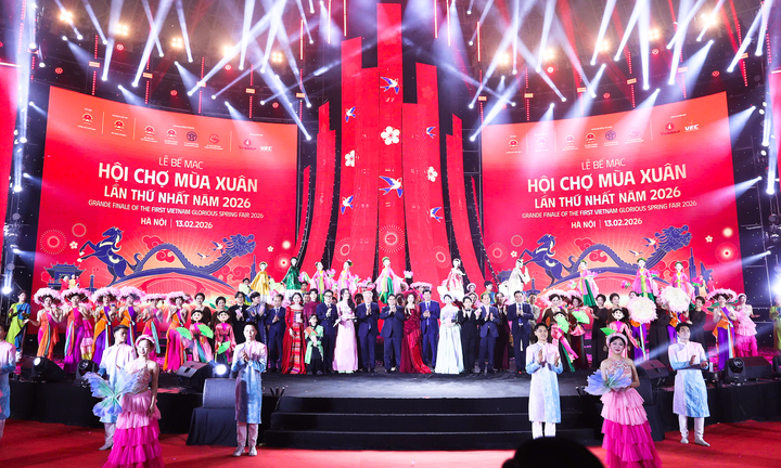 Toàn cảnh lễ bế mạc Hội chợ Mùa Xuân lần thứ nhất năm 2026