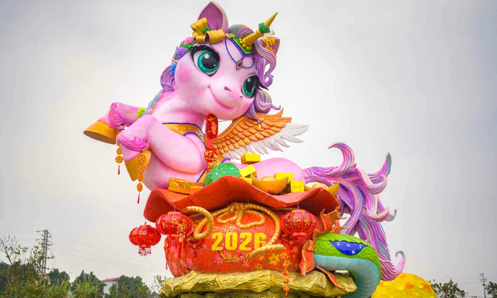 Chàng trai Bắc Ninh chế tác linh vật ngựa, đấu giá giúp người nghèo đón Tết