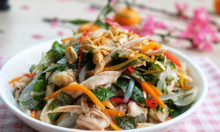 Cách làm gỏi gà xé phay giải cứu gà sau Tết