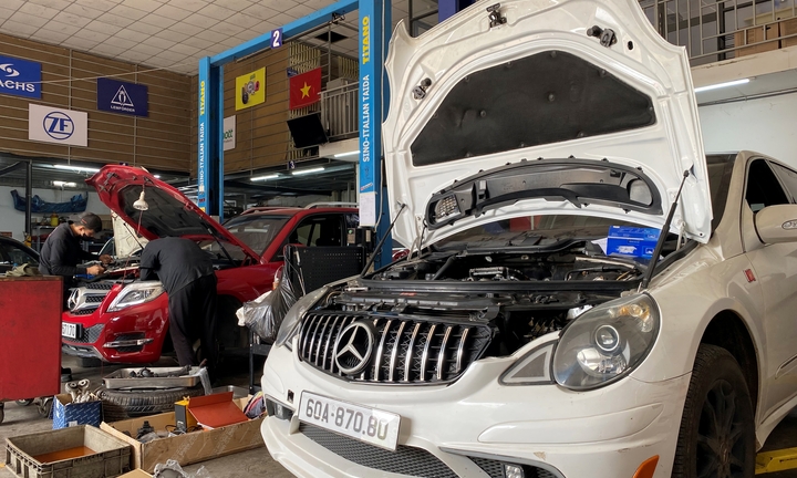 Garage ô tô tấp nập khách dọn xe ăn Tết