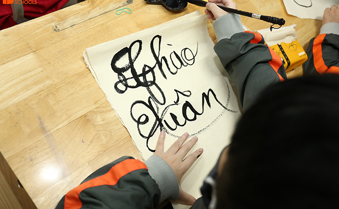 Khai bút đầu năm Bính Ngọ 2026 nên viết gì để gặp may mắn cả năm?