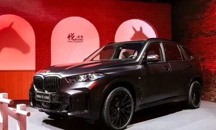 BMW X5 năm Ngọ: Nội thất thêu ngựa thần, giá từ 2,25 tỷ đồng