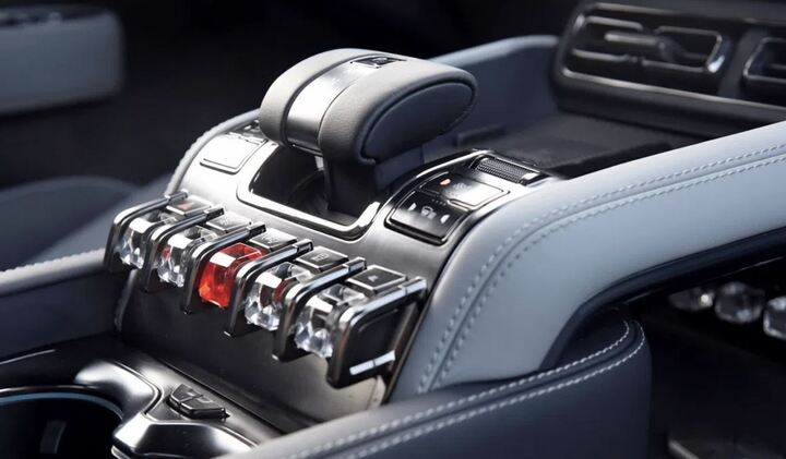 Từ 2027, xe mới ở Trung Quốc có thể phải có nút bấm vật lý để chuyển số, xi-nhan