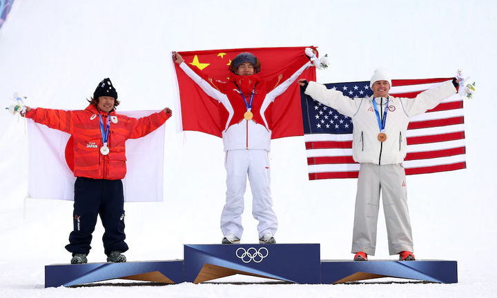 Su Yiming vô địch trượt ván trên tuyết tại Thế vận hội Mùa đông 2026