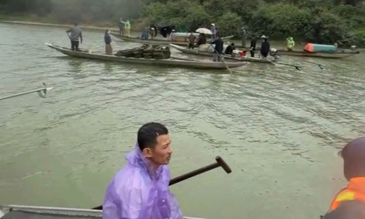 Lật đò đi chúc Tết ở Quảng Trị, 4 người chết và mất tích