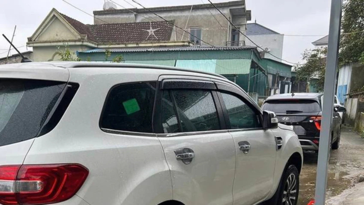 Tài xế đỗ ô tô chặn lối đi còn thách thức 'đỗ đến mai' đối diện mức phạt nào?