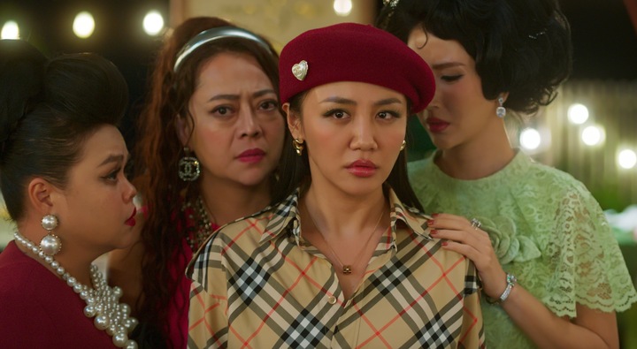 Phim 'Thỏ ơi' của Trấn Thành vượt mốc 300 tỷ đồng