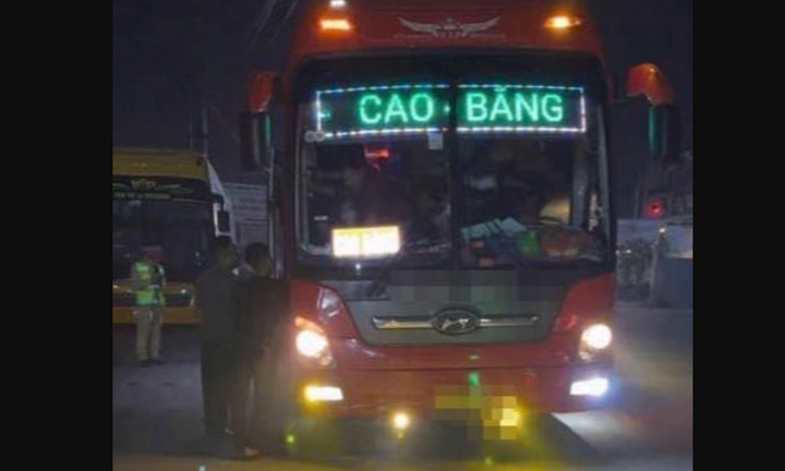 Chở 109 hành khách trên ô tô 45 chỗ, chủ xe và tài xế bị phạt 225 triệu đồng