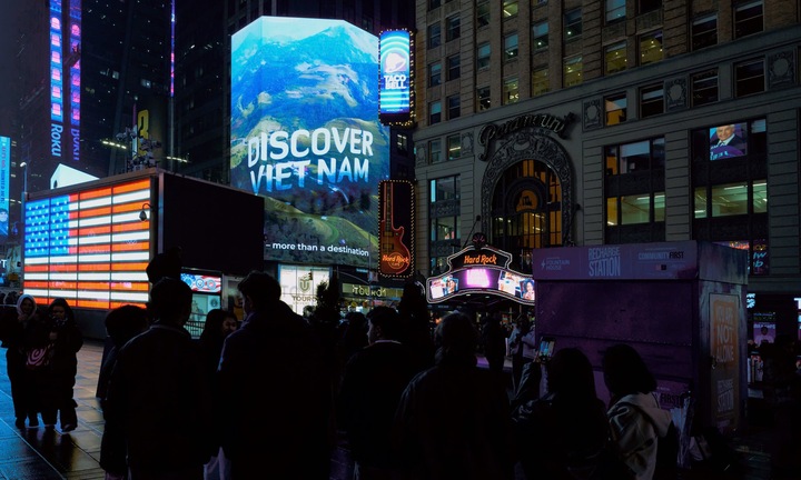 Hình ảnh Việt Nam tại Quảng trường Thời đại dịp Tết