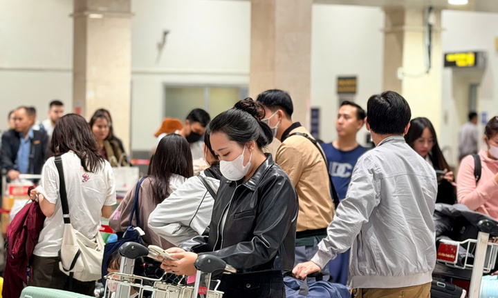 Sân bay Tân Sơn Nhất đón gần 1,4 triệu lượt khách dịp Tết Bính Ngọ