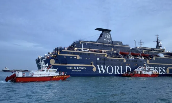 Cháy tàu du lịch ngoài khơi Singapore, hàng trăm hành khách sơ tán khẩn cấp